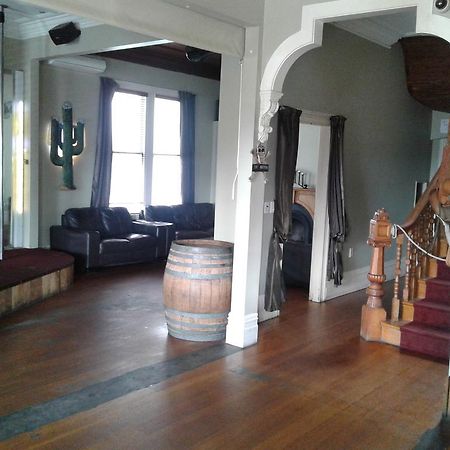 Shooters Saloon Hotel & Cabins Auckland Exterior foto